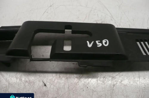 VOLVO V50 2.0TDCI OSŁONA GÓRNA PASA PRZEDNIEGO
