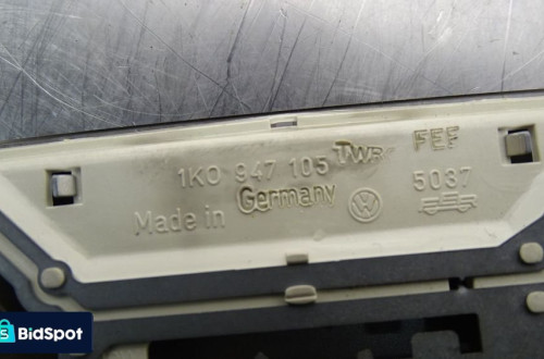 LAMPKA OŚWIETLENIA KABINY VOLKSWAGEN PASSAT B6 2.0TDI 1K0505130J 1K0947105
