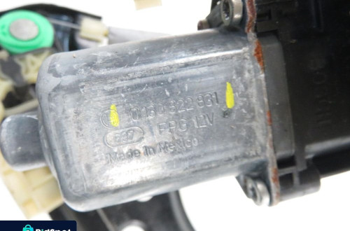 PODNOŚNIK SZYBY PRAWY PRZEDNI FORD FUSION 0130822831 C11227101