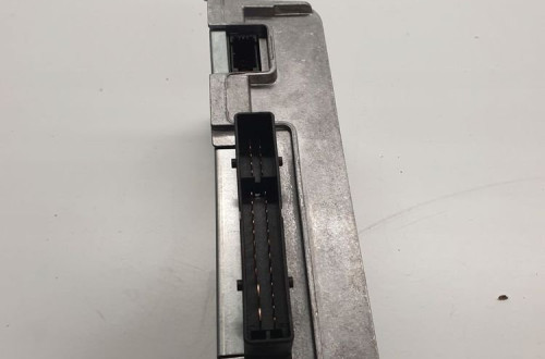 WZMACNIACZ AUDI A6 C6 4F0910223K