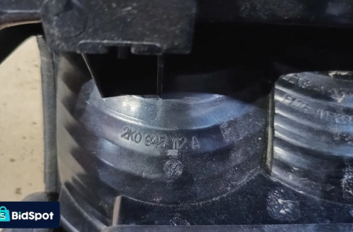 VW CADDY III LIFT 11r- LAMPA PRAWY TYŁ 2K0945112A