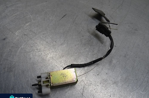 KIA SORENTO I 02-06 SIŁOWNIK KLAPKI WLEWU PALIWA