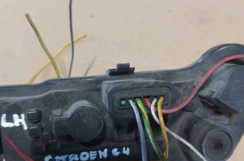 Wkład lampy tylnej lewy tył oprawa żarówek Citroen C4 4CXX-13N004-BC