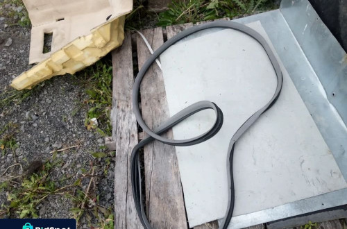 MERCEDES ML W164 USZCZELKA DRZWI PRZOD PRZEDNIA LEWA