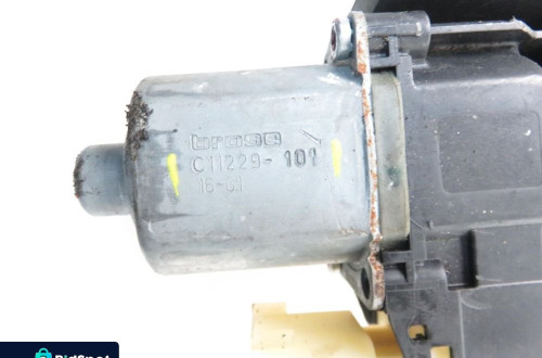 PODNOŚNIK SZYBY PRAWY TYLNY FORD FUSION 0130822833 C11229101
