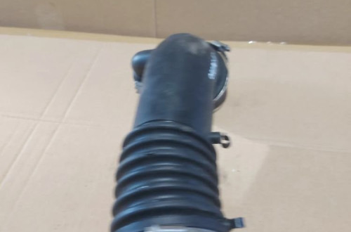 Wlot powietrza rura wąż BMW 5 13711736060