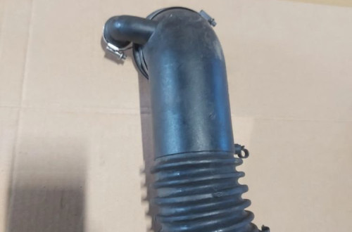 Wlot powietrza rura wąż BMW 5 13711736060