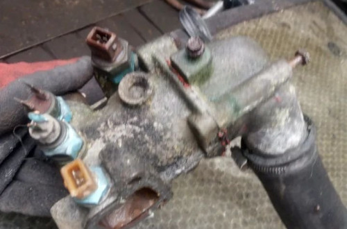 bmw e23 7 3.2b 3.5b obudowa termostatu termostat