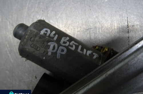 AUDI A4 B5 LIFT 1.9TDI PODNOŚNIK SZYB LEWY PRZÓD