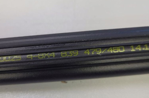 USZCZELKA ZGARNIAJĄCA LEWY TYŁ AUDI A1 8X4839479