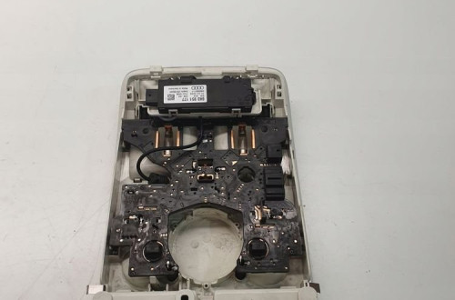 LAMPKA PODSUFITKI AUDI A4 B8 A5 8T0947135A