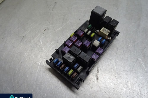 SUBARU OUTBACK III LIFT SKRZYNKA BEZPIECZNIKÓW 82241AG060