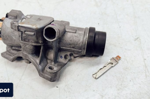 STACYJKA Z KLUCZYKIEM AUDI A4 B7 AUTOM 4B0905851M