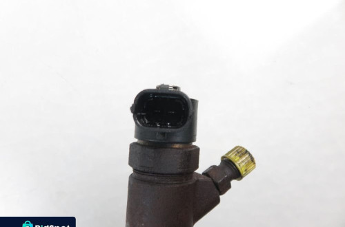 WTRYSKIWACZ OPEL COMBO C  1.3 CDTI 0445110083