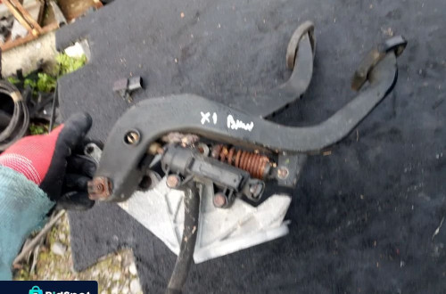 bmw x1 e84 2.0d pedal sprzegla hamulca europa 6761310
