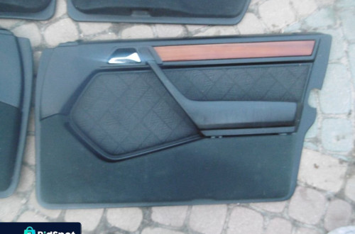 Boczek boczki drzwi MERCEDES W124 5D