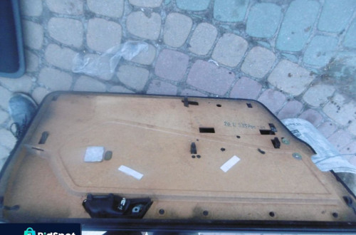 Boczek boczki drzwi MERCEDES W124 5D