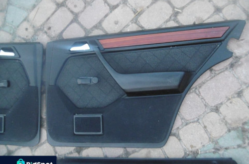 Boczek boczki drzwi MERCEDES W124 5D