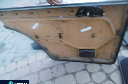 Boczek boczki drzwi MERCEDES W124 5D