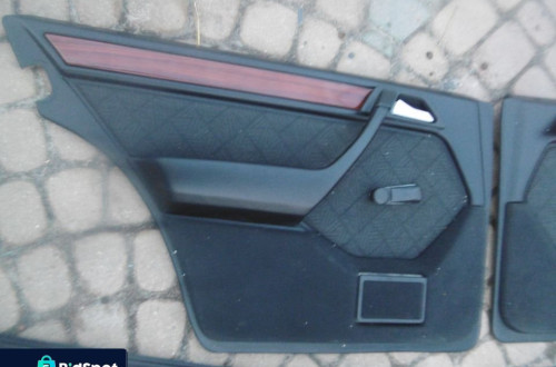 Boczek boczki drzwi MERCEDES W124 5D
