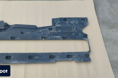 OSŁONA PŁYTA PODWOZIA PRAWA AUDI A8 D3 4E0825206D
