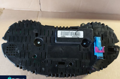 Licznik zegary Audi A3 8P 1.9tdi '06r 8P0920900S