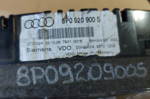 Licznik zegary Audi A3 8P 1.9tdi '06r 8P0920900S