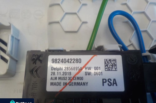OPEL GRANDLAND LAMPKA PODSUFITKI