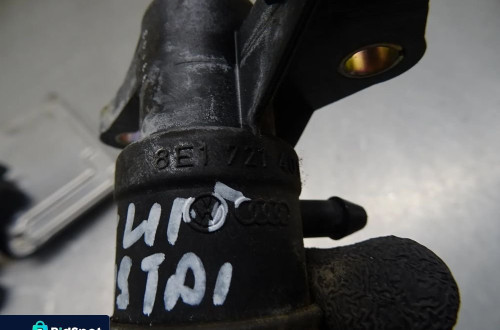 AUDI A4 B5 LIFT 1.9TDI WYSPRZĘGLIK POMPKA SPRZĘGŁA 8E1721401