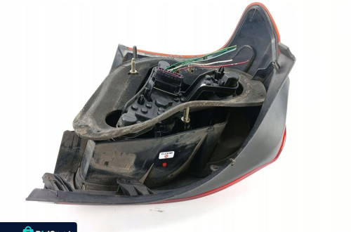 LAMPA PRAWY TYŁ TOYOTA AVENSIS T25 (2003-2006) SEDAN EUROPA