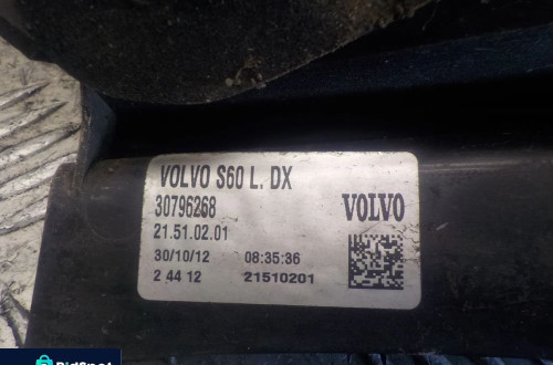 VOLVO S60 II 2.4 D5 LAMPA TYŁ 30796267, 30796268