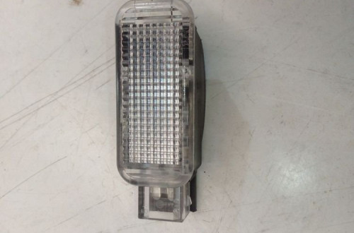 LAMPKA OŚWIETLENIE KABINY AUDI A3 A4 A5 4E0947105A