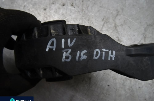 OPEL ASTRA IV J LIFT 1.6CDTI ŁAPA PODUSZKA SILNIKA 230010-2