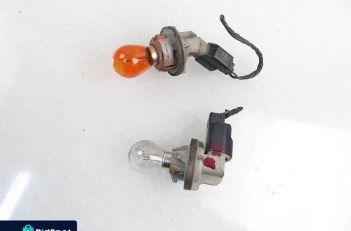 WKŁAD LAMPY PRAWY TYŁ FORD FOCUS MK2 II XS4113K370CD 4M5A13K370BA