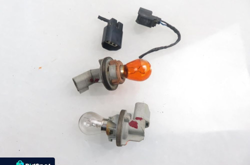 WKŁAD LAMPY PRAWY TYŁ FORD FOCUS MK2 II XS4113K370CD 4M5A13K370BA