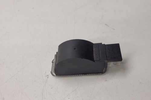 LAMPKA KABINY AUDI A3 A4 B6 B7 8E0947415