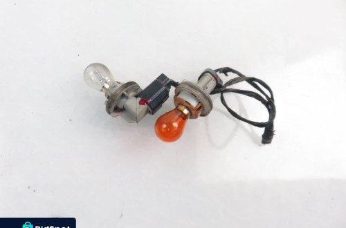WKŁAD LAMPY LEWY TYŁ FORD FOCUS MK2 II 4M5A13K370BA XS4113K370CD
