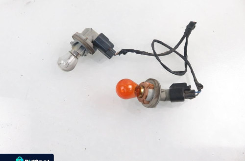 WKŁAD LAMPY LEWY TYŁ FORD FOCUS MK2 II 4M5A13K370BA XS4113K370CD