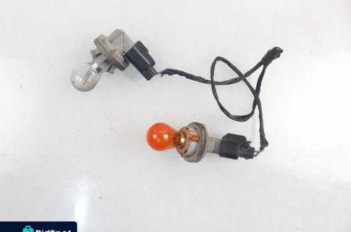 WKŁAD LAMPY LEWY TYŁ FORD FOCUS MK2 II 4M5A13K370BA XS4113K370CD