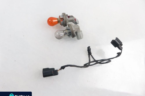 WKŁAD LAMPY LEWY TYŁ FORD FOCUS MK2 II 4M5A13K370BA XS4113K370CD