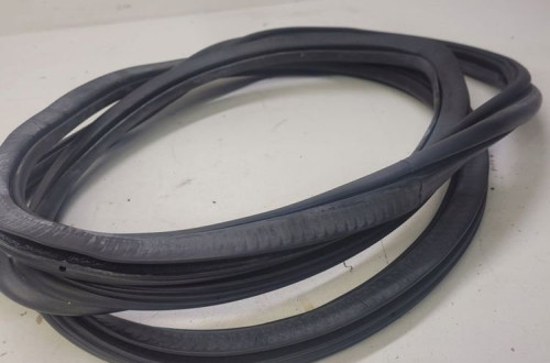 USZCZELKA DRZWI TYŁ PRAWY LEWY AUDI Q5 8R0833721