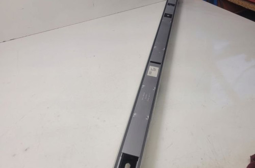 SZYNA BAGAŻNIKA PRAWA AUDI A6 C6 LIFT 4F9863556A