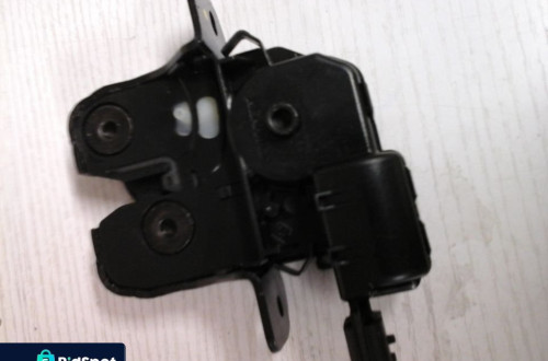 ZAMEK BAGAŻNIKA RENAULT CAPTUR 846307169R