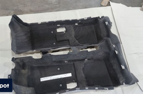 DYWAN WYKŁADZINA AUDI A1 8X 8X1863367 EUROPA *3*