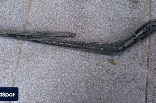 toyota yaris ii ramie wycieraczki tyl tylne tyl tylnej klapy