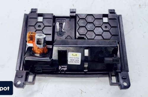 POPIELNICZKA SCHOWEK PRZÓD AUDI Q7 4L 4L0857951