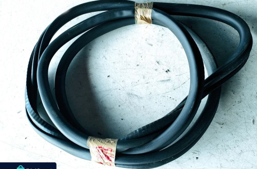 OPEL GRANDLAND X 19r USZCZELKA DRZWI LEWY PRZÓD