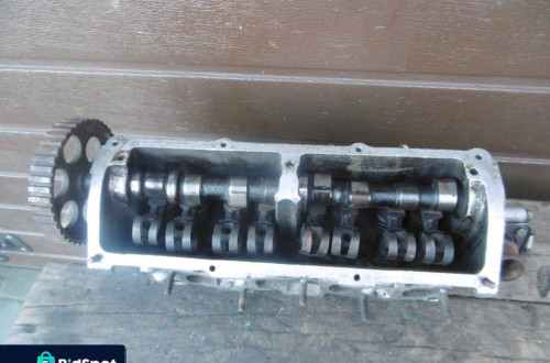 Głowica VW GOLF JETTA 1,3B 052103373F