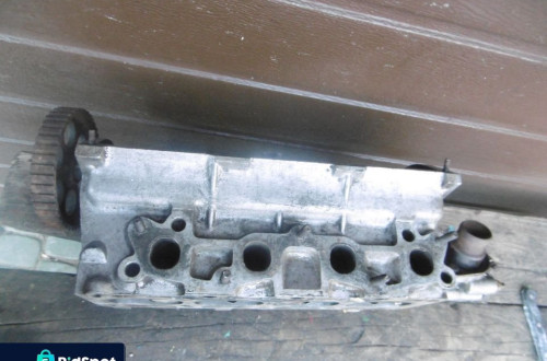 Głowica VW GOLF JETTA 1,3B 052103373F