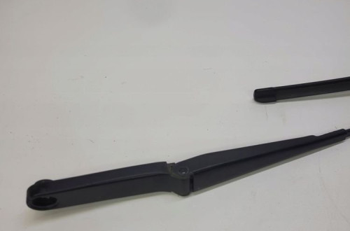 RAMIĘ WYCIERACZKI LEWE AUDI A1 8X 8X1955407